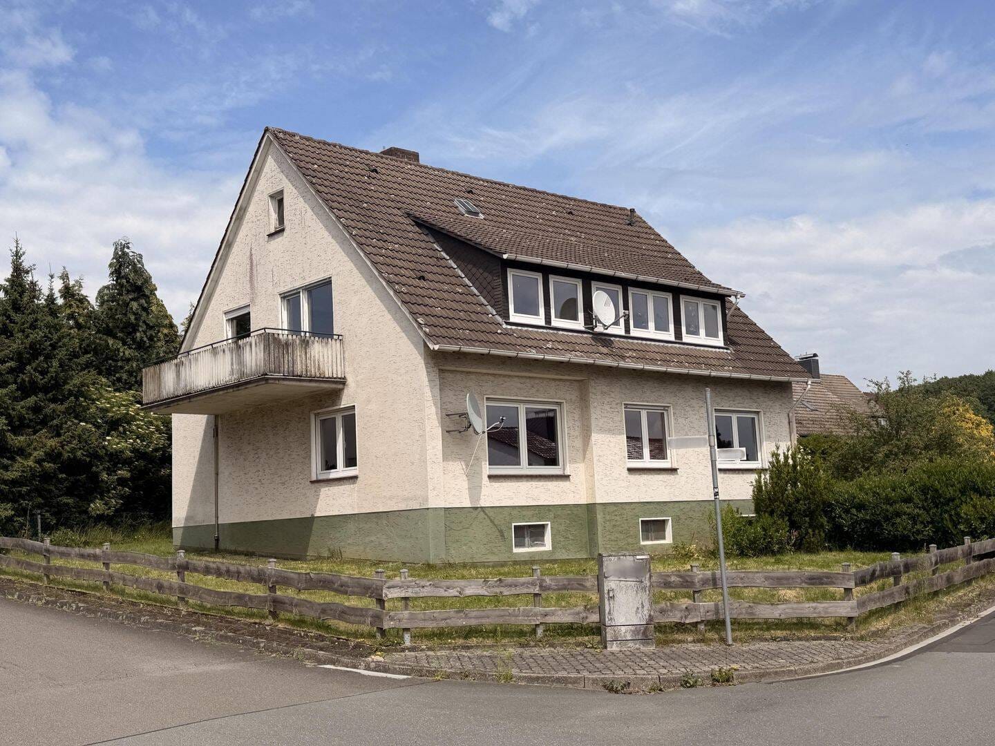 Immobilie in Immenhausen - Großes Ein- bis Zweifamilienhaus in schöner Wohnlage von Immenhausen - Bild 2