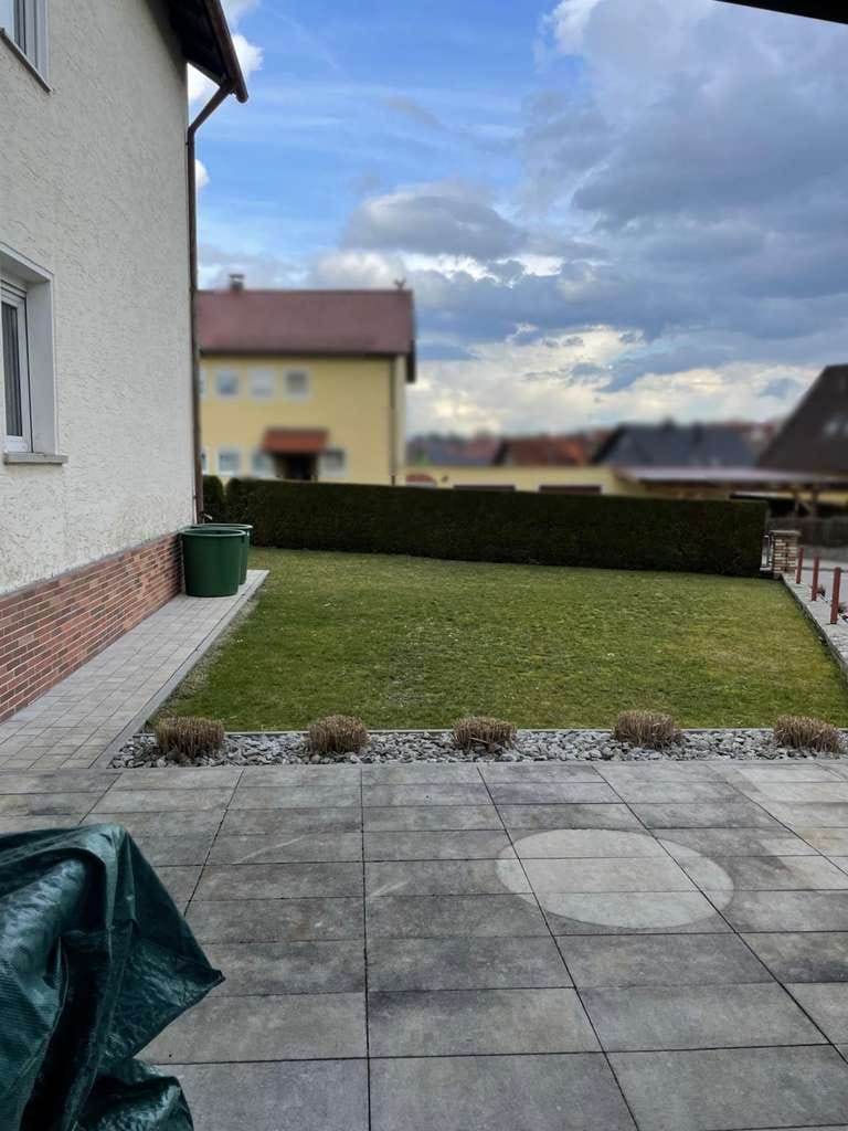 Immobilie in Burglengenfeld - Geräumiges Zweifamilienhaus mit zwei Garagen und großem Grundstück in Burglengenfeld - Bild 1