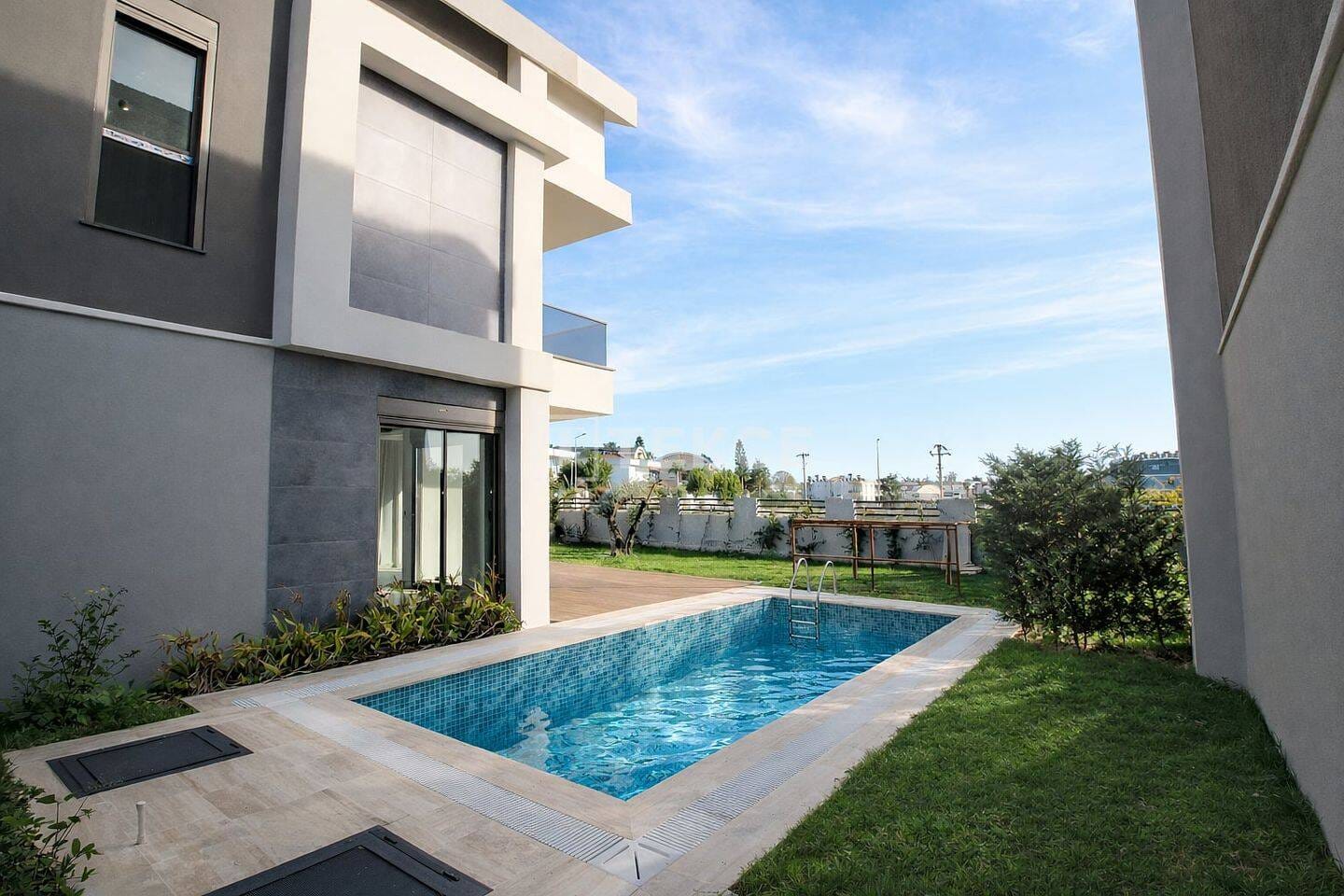 Immobilie in Probstzella - Villa mit 5 Schlafzimmern und Pool in zentraler Lage in Side, Antalya - Bild 2