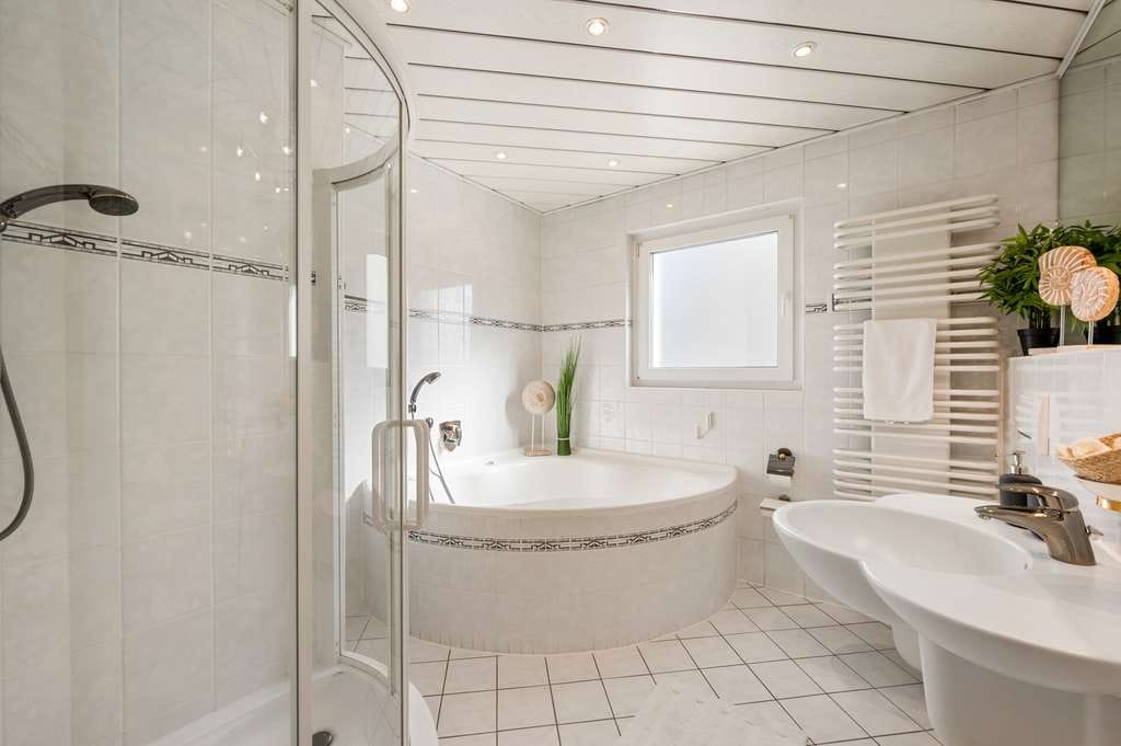 Immobilie in Reilingen - Wohnen wie im Haus: Exklusive Maisonettewohnung mit Garten, Sauna und Terrasse - Bild 4