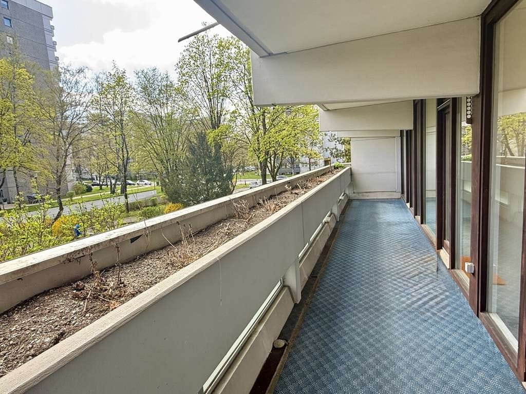 Immobilie in Taufkirchen - Viel Raum zum Leben: 4 Zimmer mit großzügigem Südbalkon & West-Loggia - Bild 3