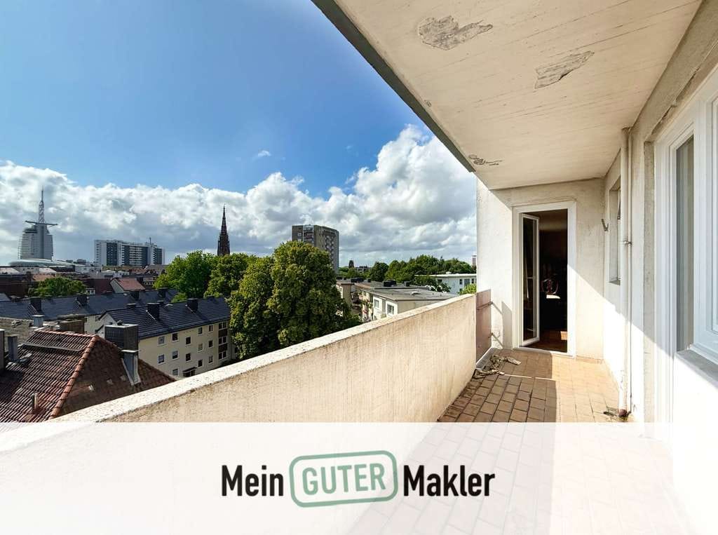 Immobilie in Bremerhaven - Zentrale Lage: Sanierungsbedürfte 2-Zimmer-Wohnung mit Südwest-Balkon - Bild 0