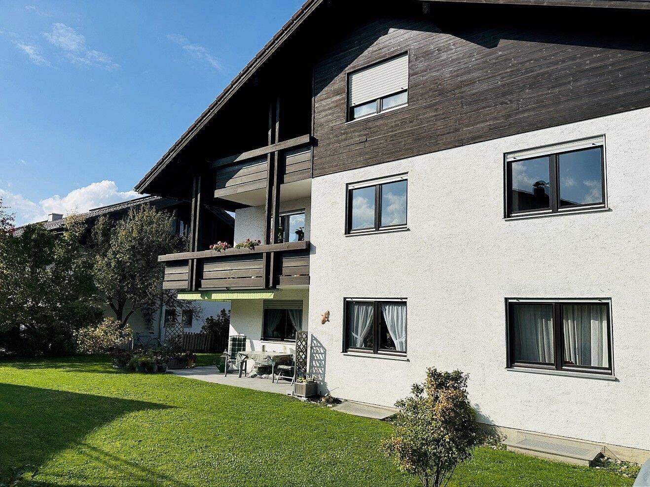 Immobilie in Neubeuern - Dachgeschosswohnung mit Südbalkon - Großzügig wohnen in Neubeuern - Bild 0