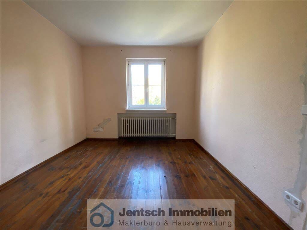 Immobilie in Schkopau - Geräumige und helle 5-Zi-Wohnung mit großem Balkon, Garage und schönem Grundstück in Schkopau zu verkaufen - Bild 3