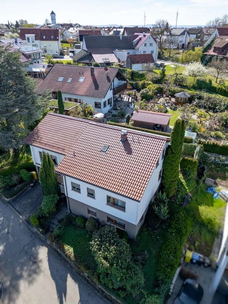 Immobilie in Schorndorf - Geräumiges Einfamilienhaus mit Einliegerwohnung und großem Garten + Platz für Ihren Fuhrpark - Bild 4