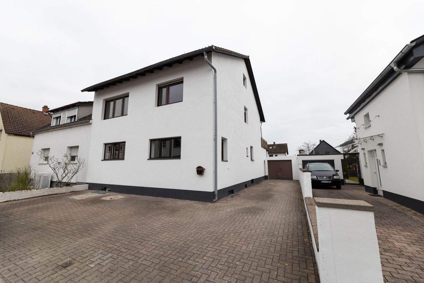 Immobilie in Brühl - Dreifamilienhaus mit sehr guter Verkehrsanbindung  - Bild 0