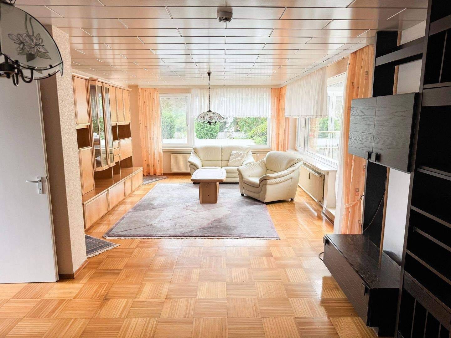 Immobilie in Kassel - Attraktive 3- Zimmer-Eigentumswohnung mit Wintergarten - Bild 2