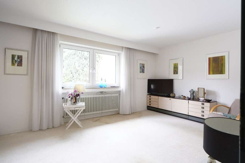 Immobilie in Warthausen - Ihr Traumhaus mit Wintergarten und viel Platz für die Familie - Bild 4