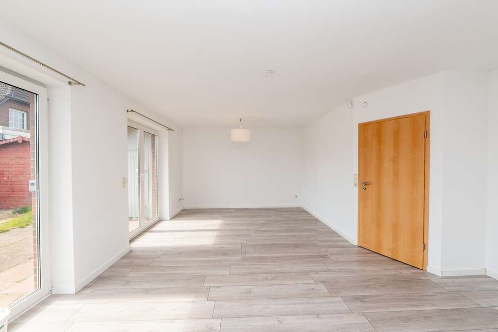 Immobilie in Drochtersen - Ihr neues Zuhause: Helle Doppelhaushälfte mit Terrasse, Garten und cleverem Grundriss - Bild 1