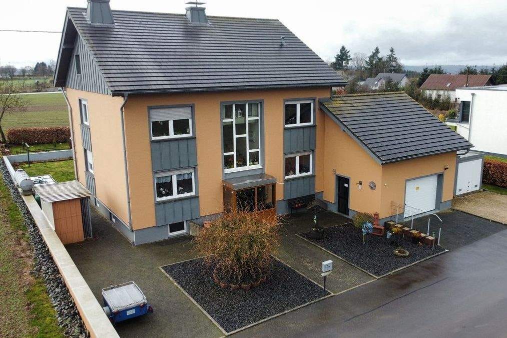 Immobilie in Karlshausen - Direkt einziehen - Schönes Zweifamilienhaus in Karlshausen - Bild 2