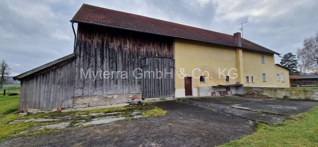 Immobilie in Bayerbach - Landwirtschaftliches Anwesen mit viel Potenzial in ruhiger Weilerlage - Bild 2