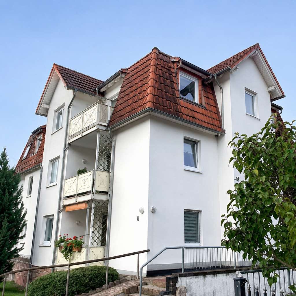 Immobilie in Bad Liebenstein - Kapitalanlage: vermietete 2-Zimmer-Mansardwohnung mit Balkon & Tiefgarage - Bild 0