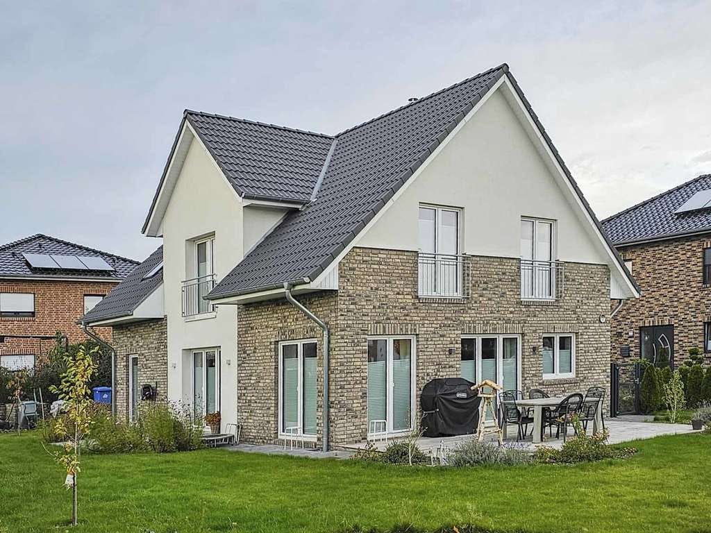 Immobilie in Neuendeich - Wohnen mit nordischem Flair – im Kapitänshaus am Deich
Niedrigenergiehaus EH40 Neubauplanung - Bild 1