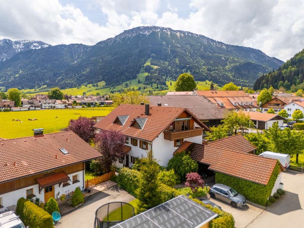 Immobilie in Pfronten - Idyllische Erdgeschosswohnung in Pfronten: Gepflegt, langfristig vermietet und naturnah gelegen - Bild 1
