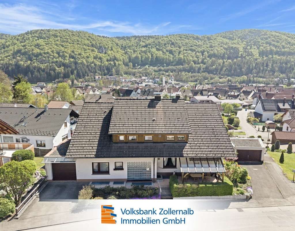 Immobilie in Nusplingen - Großzügiges Zweifamilienhaus mit  schönem Garten und zwei Garagen - Bild 0