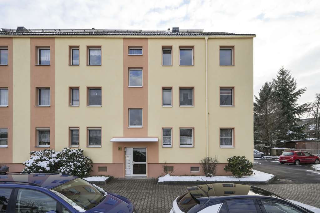 Immobilie in Jahnsdorf/Erzgebirge - +++ Vermietete 3-Raum-Wohnung mit Einbauküche, Garage, Außenstellplatz und Garten +++ - Bild 0
