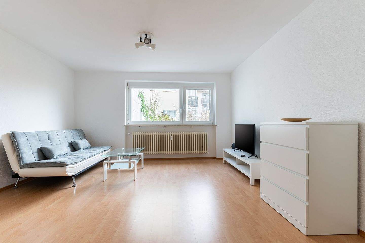 Immobilie in March - Solide Kapitalanlage in der March: Gepflegtes 5-Familienhaus, möbliert, zur Lang- oder Kurzfristvermietung geeignet - Bild 1