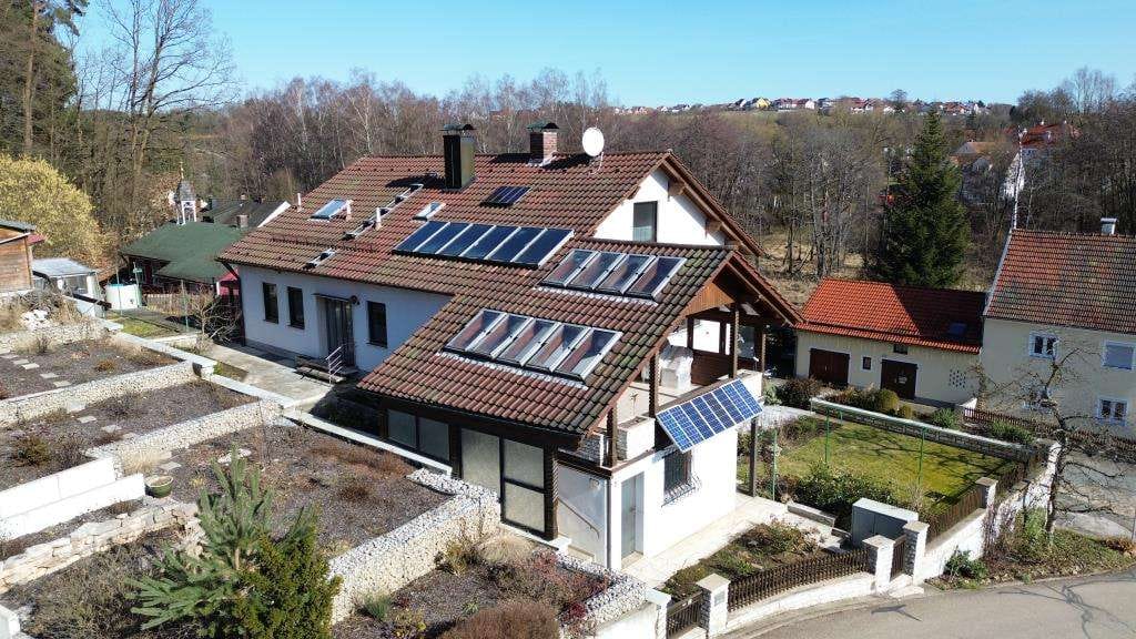Immobilie in Deining - Großes Einfamilienhaus mit flexibler Nutzung, 
    Deining - Ortskern - Bild 3