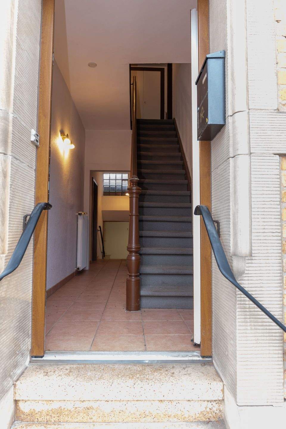 Immobilie in Eisenberg (Pfalz) - Sanierungsbedürftiges Einfamilienhaus mit Garten, zwei Garagen und Nebengebäuden in Kerzenheim - Bild 1