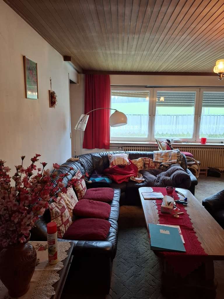 Immobilie in Bayerbach b. Ergoldsbach - Preis reduziert: Einfamilienhaus mit großem Potenzial in ruhiger Lage - Bild 1