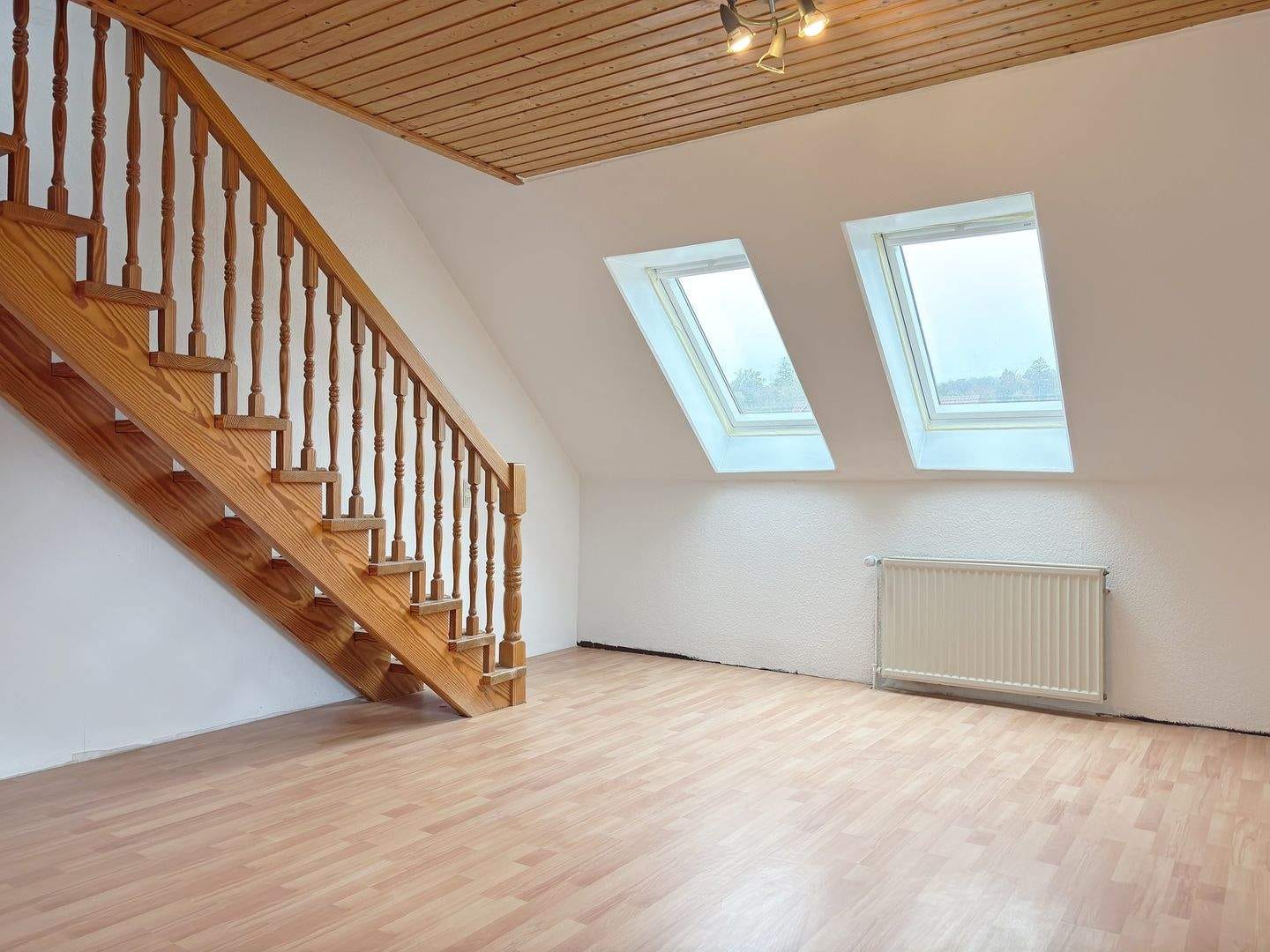 Immobilie in Apelern - Attraktives Mehrfamilienhaus mit Gewerbeflächen und nachhaltigem Energiekonzept - Bild 3
