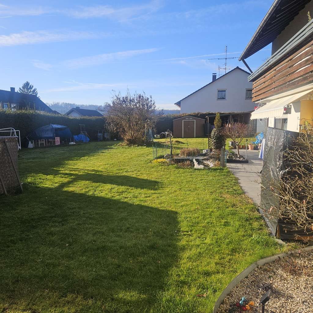 Immobilie in Ebenweiler - Schönes Dreifamilienhaus mit wunderschönem Garten - Bild 1