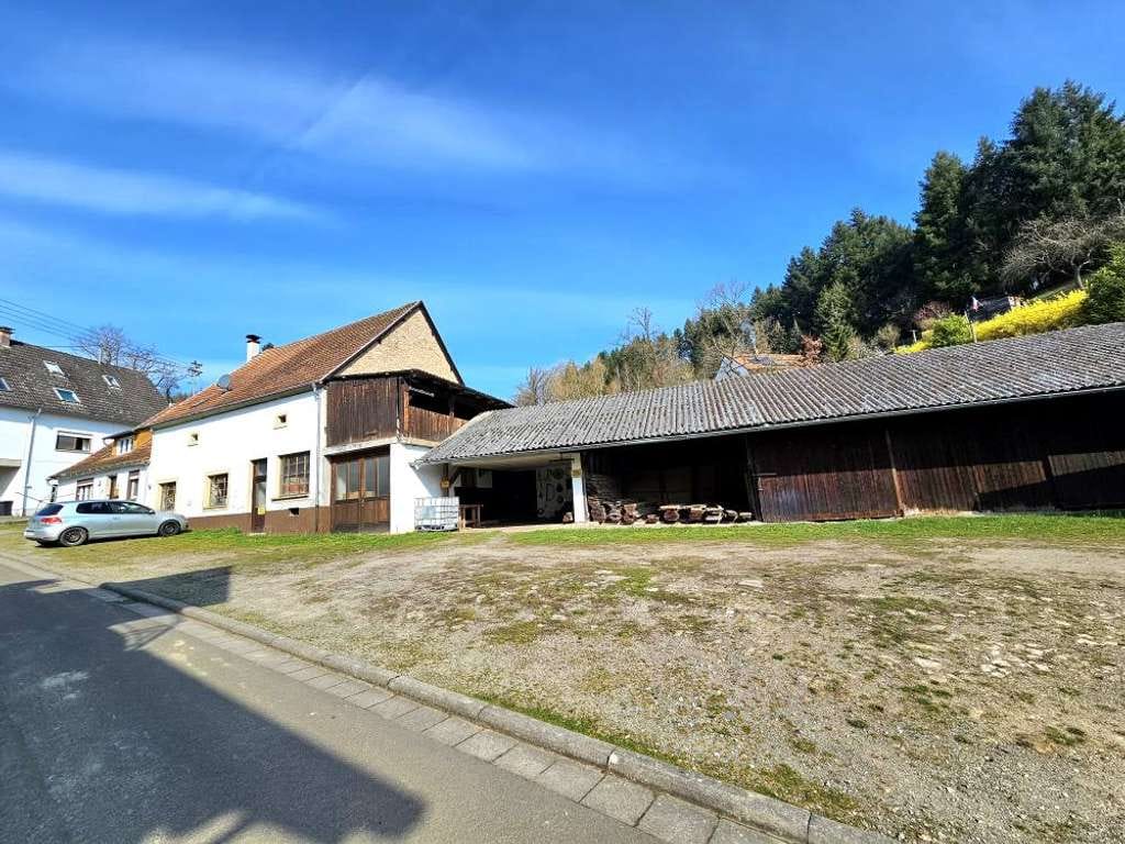 Immobilie in Glanbrücken - Renovierungsbedürftiges Einfamilienhaus mit Nebengebäuden in Glanbrücken - Bild 1