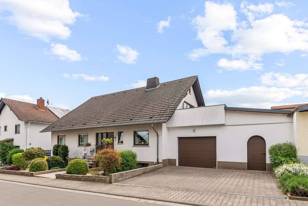 Immobilie in Stein-Bockenheim - Familienfreundliches Zuhause mit Sauna und Ausbaupotenzial in Stein-Bockenheim! - Bild 0