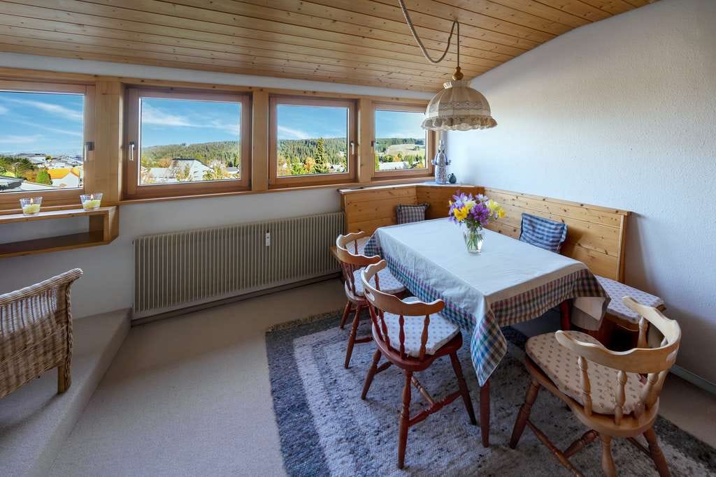 Immobilie in Schönwald im Schwarzwald - Dachgeschosswohnung mit traumhaftem Ausblick - Bild 0
