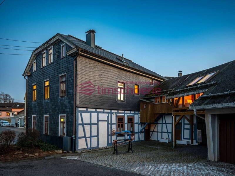 Immobilie in Suhl - **Top-zentral gelegenes Wohn- bzw. Gruppenhaus mit vielfältigen Nutzungsoptionen in Suhl zu verkaufen** - Bild 0