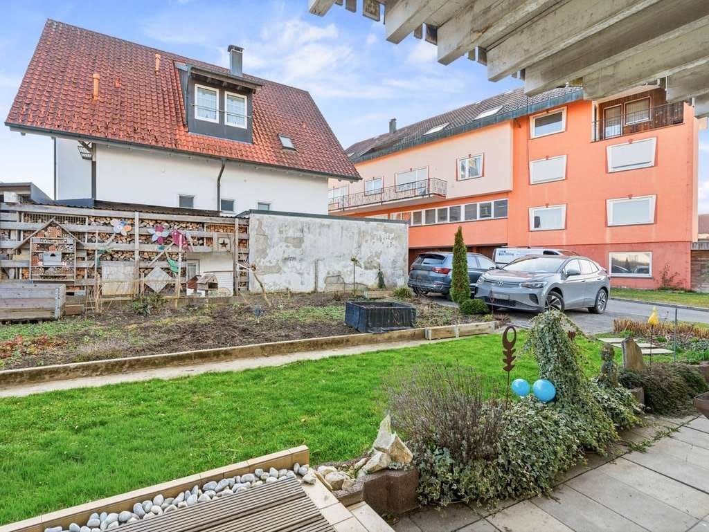 Immobilie in Pfullendorf - Gepflegtes Dreifamilienhaus
in ruhiger Wohnlage - komplett vermietet - Bild 2