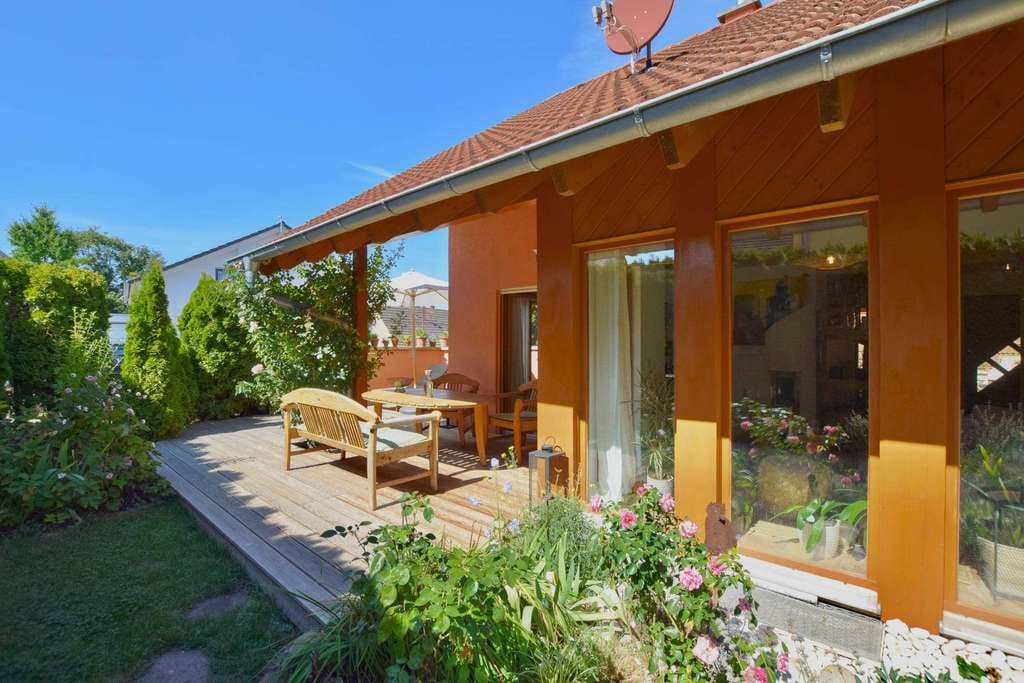Immobilie in Tiefenbronn - Bildschönes Einfamilienhaus mit Wohlfühlcharakter - Bild 2