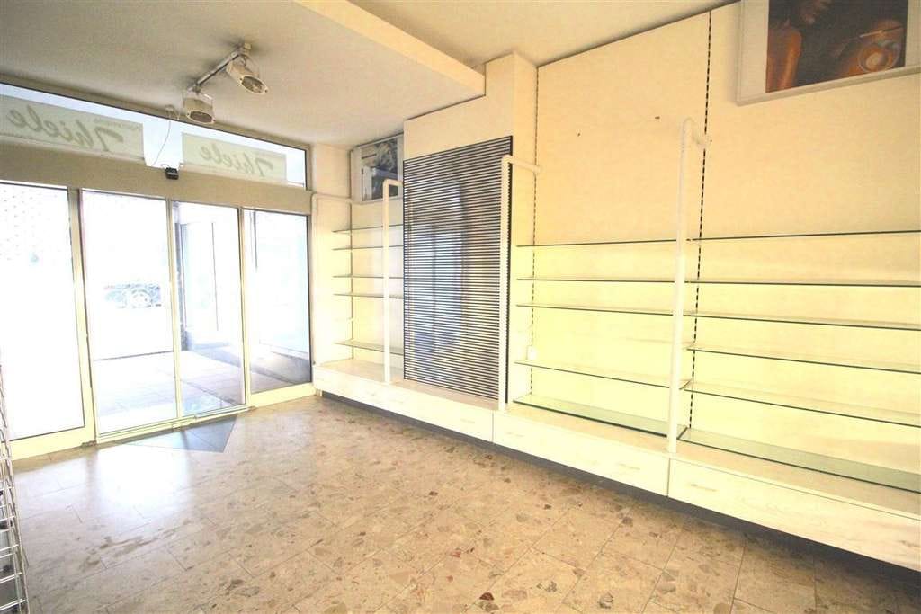 Immobilie in Homberg - 3 Wohnungen oder 5 Apartments: Wohnhaus möbliert, mit Gewerbefläche am Marktplatz in Homberg (Efze)  - Bild 4