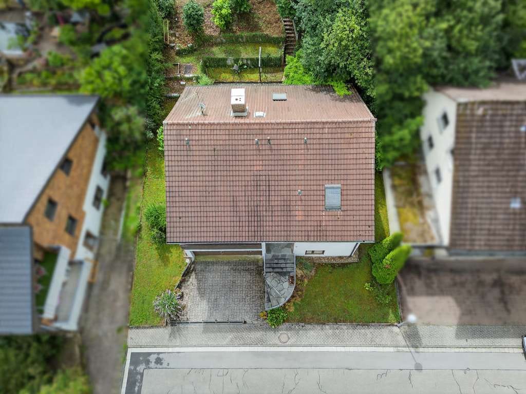 Immobilie in Bruchsal - Ihr neues Zuhause zum Wohlfühlen! 
Geräumiges 1-2 Familienhaus mit viel Platz für die ganze Familie - Bild 2