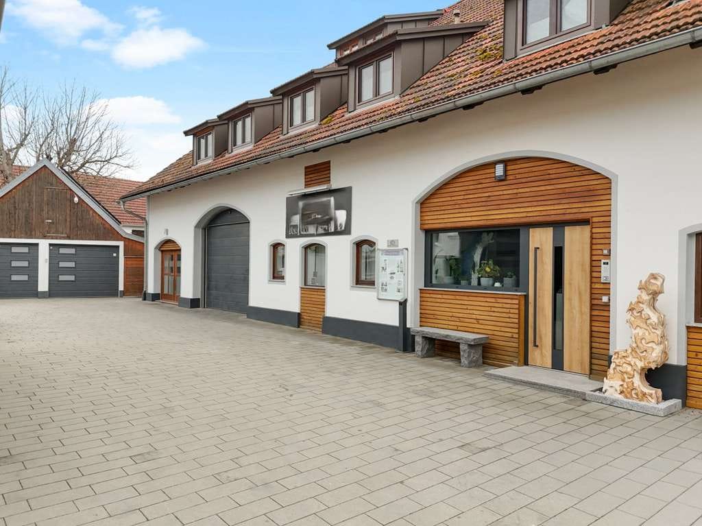 Immobilie in Kühbach - Attraktive 4 % plus Rendite – liebevoll top saniertes Wohn- & Geschäftshaus mit historischem Charme - Bild 0