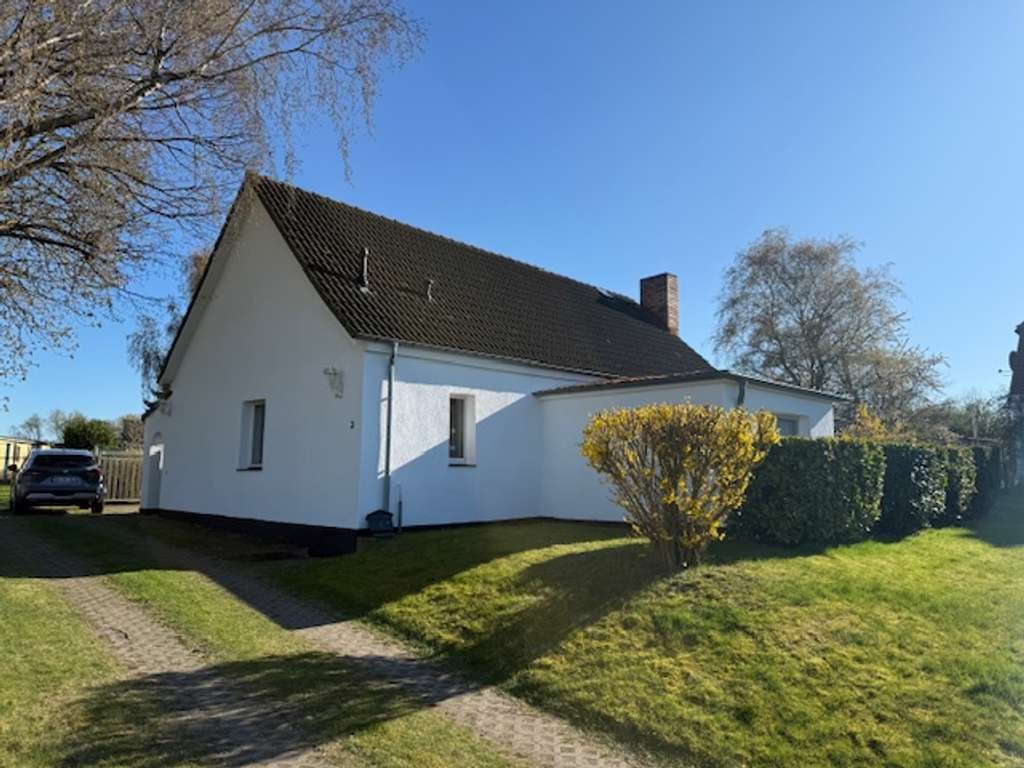 Immobilie in Brünzow - Sehr schön und ruhig gelegenes EFH mit Ferienwohnung und tollem Grundstück  , Tierhaltung möglich! - Bild 0