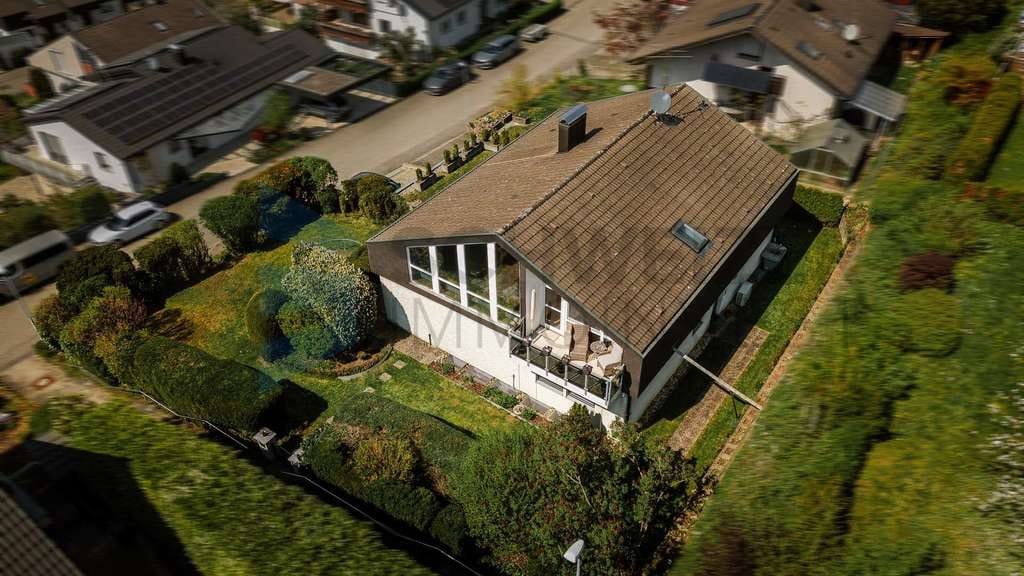 Immobilie in Owen - Großzügiges Zweifamilienhaus mit großer Fensterfront, toller Aussicht und Garten in Owen! - Bild 3
