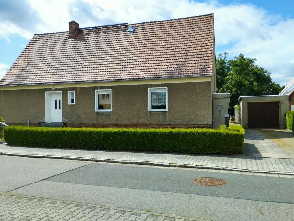 Immobilie in Lauta - Freistehendes Einfamilienhaus mit großzügigem Garten von Privat - Bild 0