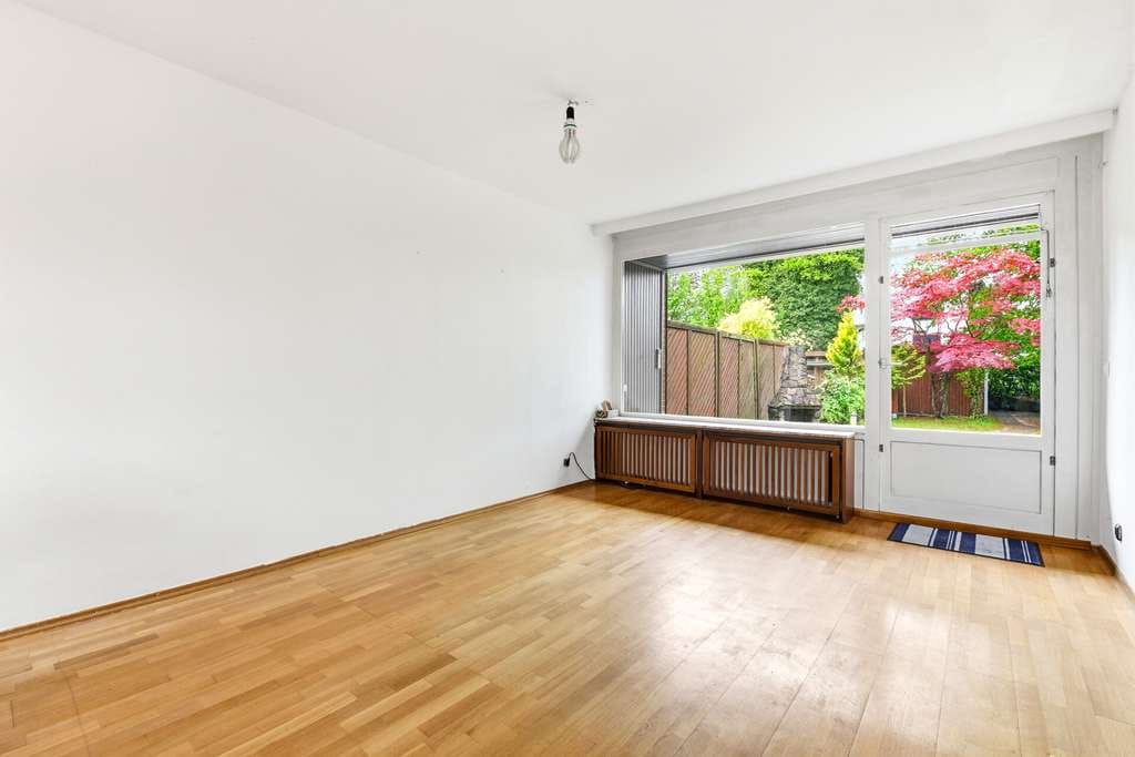 Immobilie in Barsbüttel - Renovierungsbedürftiges Reihenhaus mit schönem Garten, Vollkeller und zwei Einzelgaragen - Bild 3