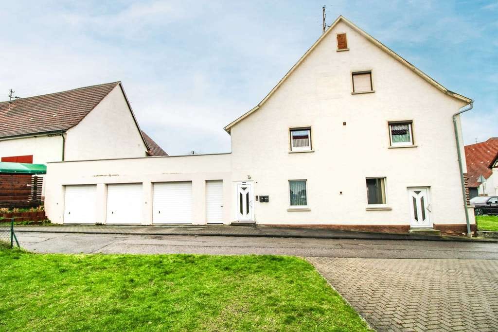 Immobilie in Bisingen - Wohnhaus mit integrierter Werkhalle +  schöner Außenbereich + viele Parkplätze - Bild 1