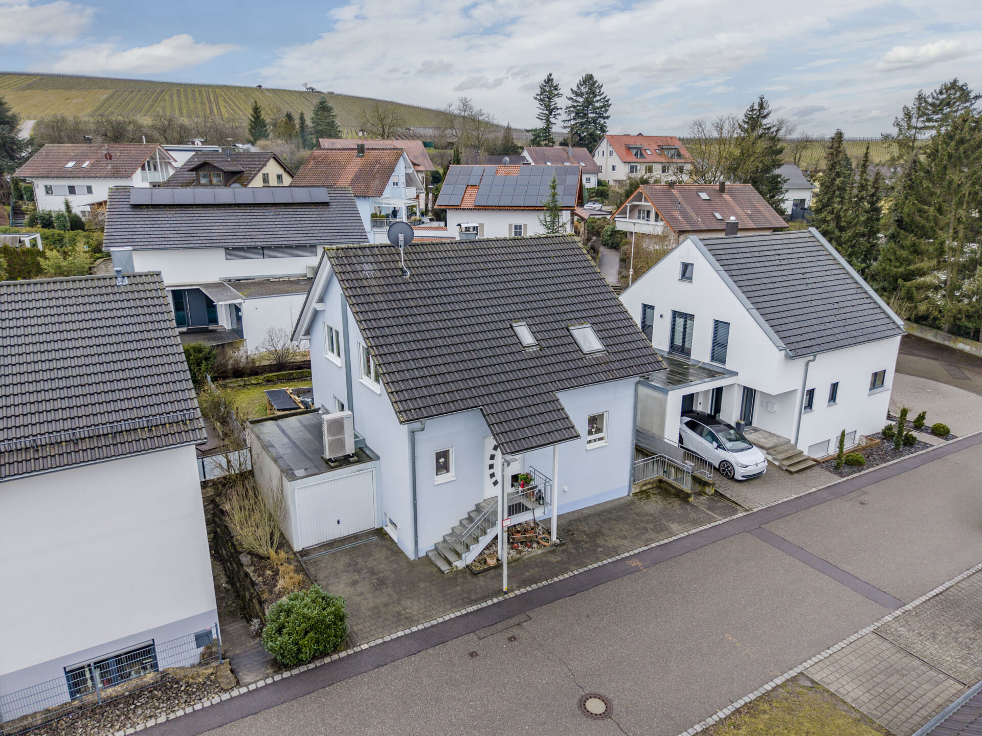 Immobilie in Abstatt - Einfamilienhaus mit Einliegerwohnung, Wärmepumpe, PV & stabilen Mieteinnahmen - Bild 0