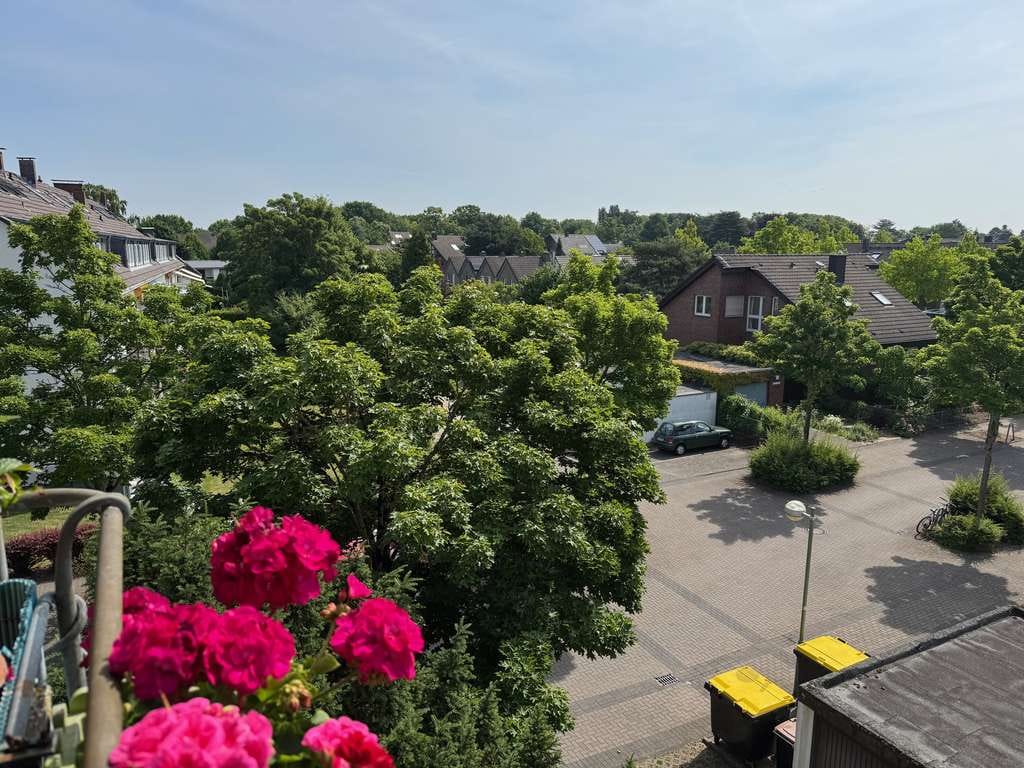Immobilie in Meerbusch - Von Privat! Ruhige und gepflegte 3 Zimmerwohnung mit Sonnen-Balkon und Wannenbad mit Fenster - Bild 2