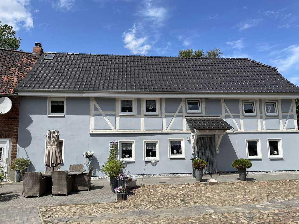Immobilie in Querenhorst - Ehemalige Hofanlage mit sanierten Wohnhaus, gut geeignet für Pferdehaltung - Bild 0