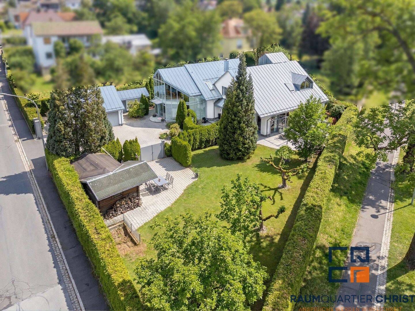 Immobilie in Tirschenreuth - Repräsentatives Wohn- und Geschäftshaus - Wohnen, Arbeiten und vielseitiges Nutzungspotenzial - Bild 1