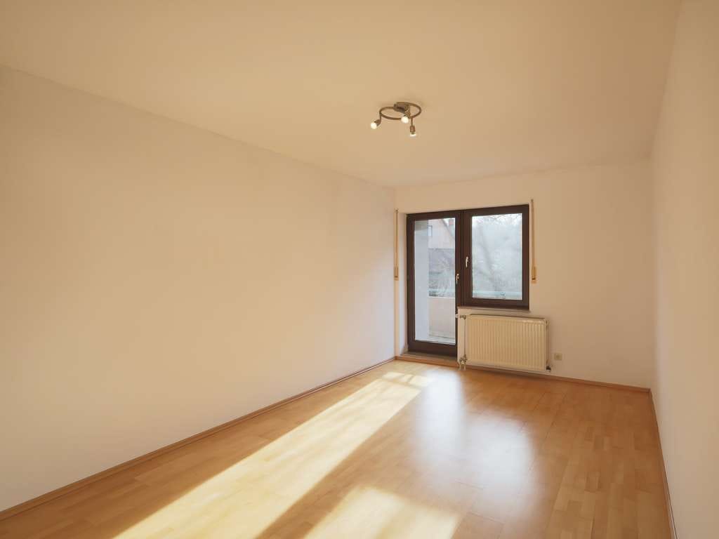 Immobilie in Schömberg - Gepflegte 3,5-Zimmer-Wohnung mit Südwest-Balkon und Aufzug - Bild 4