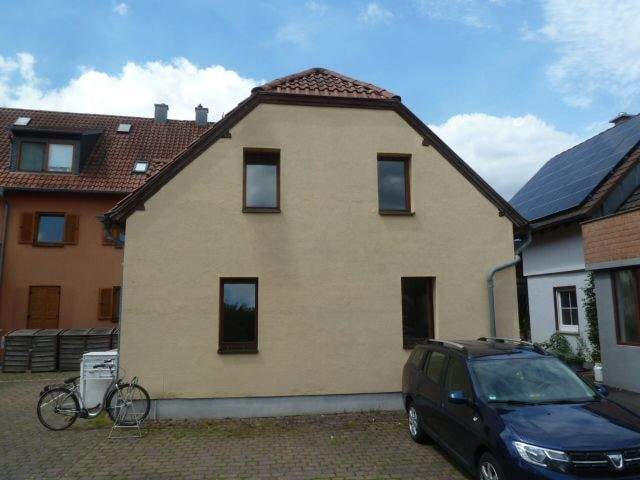 Immobilie in Bergtheim - Kleines Haus, 3 Zimmer, Wfl. 85 qm, Stellplatz, Bad m. Wanne, Heizung mit Solarthermie 2021 neu - Bild 3