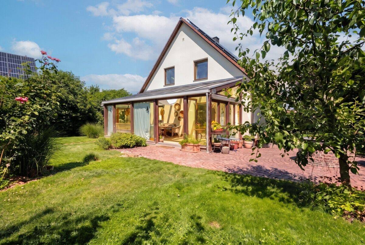 Immobilie in Alteglofsheim - "Ihr neues Familienglück in Alteglofsheim - gepflegtes Einfamilienhaus mit Wintergarten, PV-Anlage und herrlichem Garten" - Bild 0