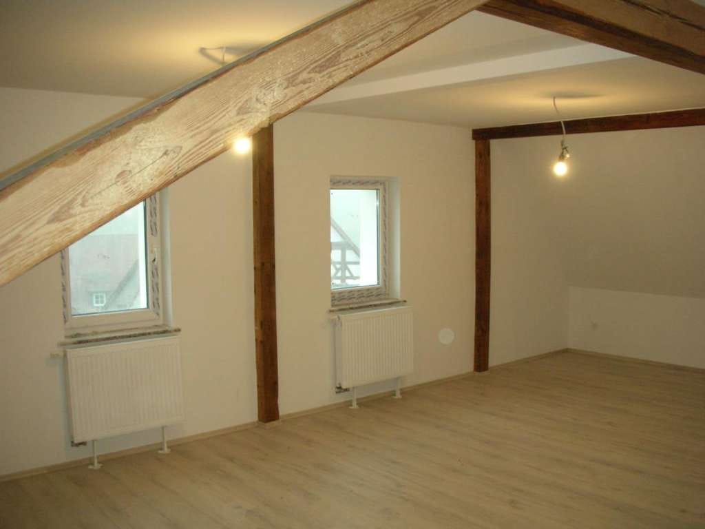 Immobilie in Aurachtal - Vier-Zimmer-Wohnung im Dachgeschoss, Gartenanteil und Kfz-Stellplatz in Aurachtal-Münchaurach  - Bild 2