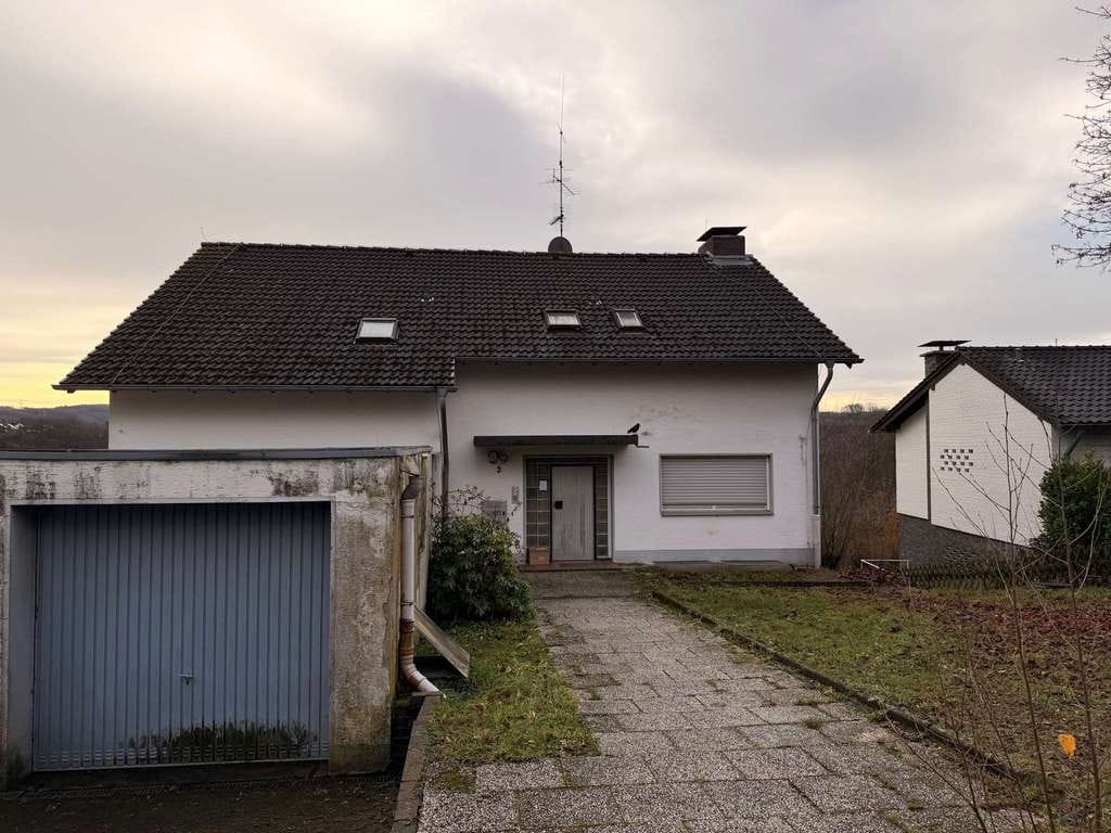 Immobilie in Windeck - Vermietetes Zweifamilienhaus für Mehrgenerationenwohnen in Top Lage - Bild 1