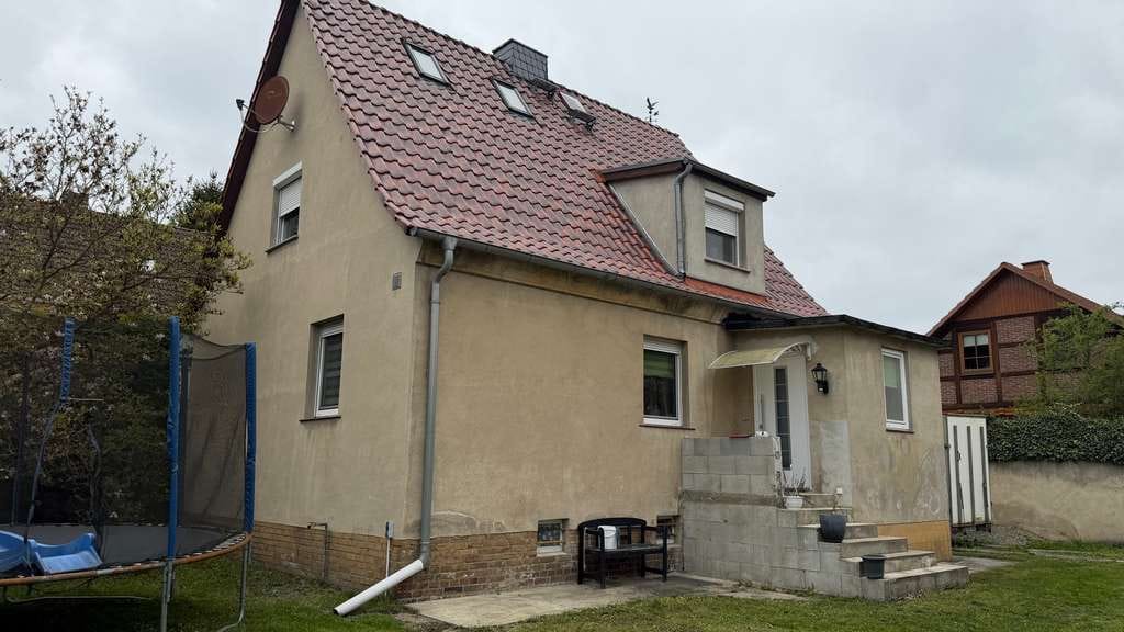 Immobilie in Lauchhammer - Freistehendes Einfamilienhaus mit Nebengebäude und sonnigem Grundstück - Bild 1